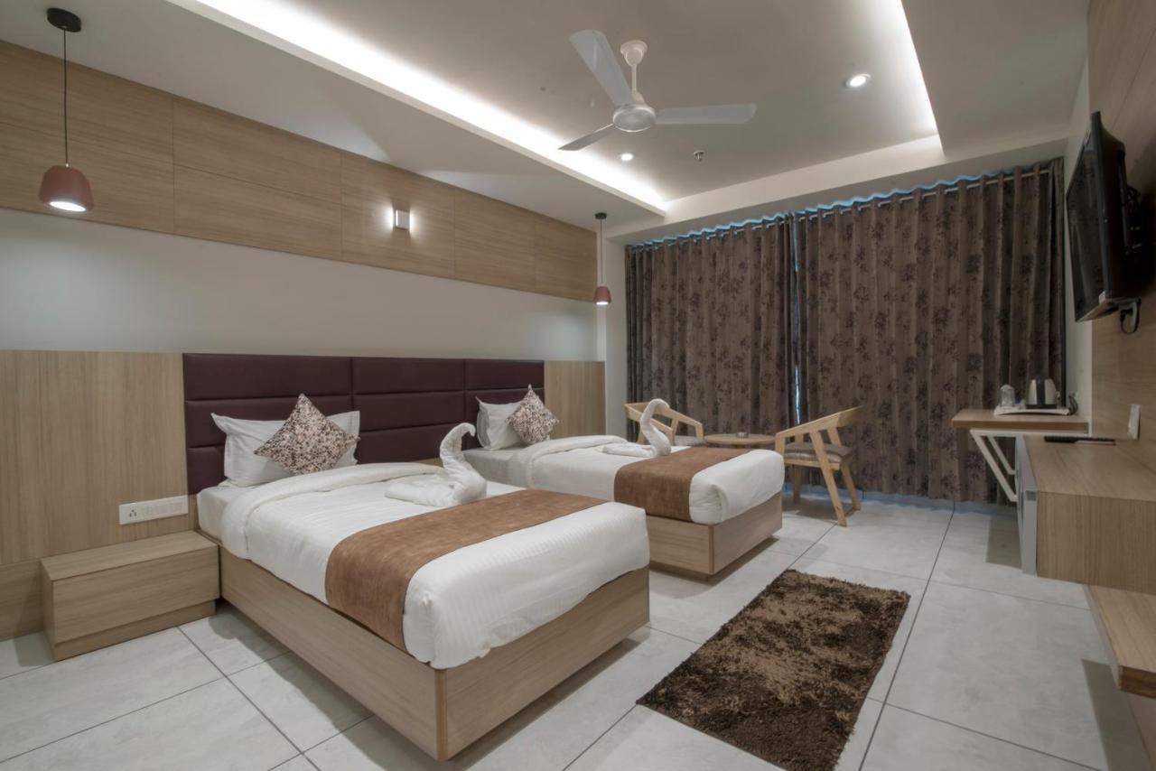 Hotel Silvera Grand Ahmedabad Exterior photo
