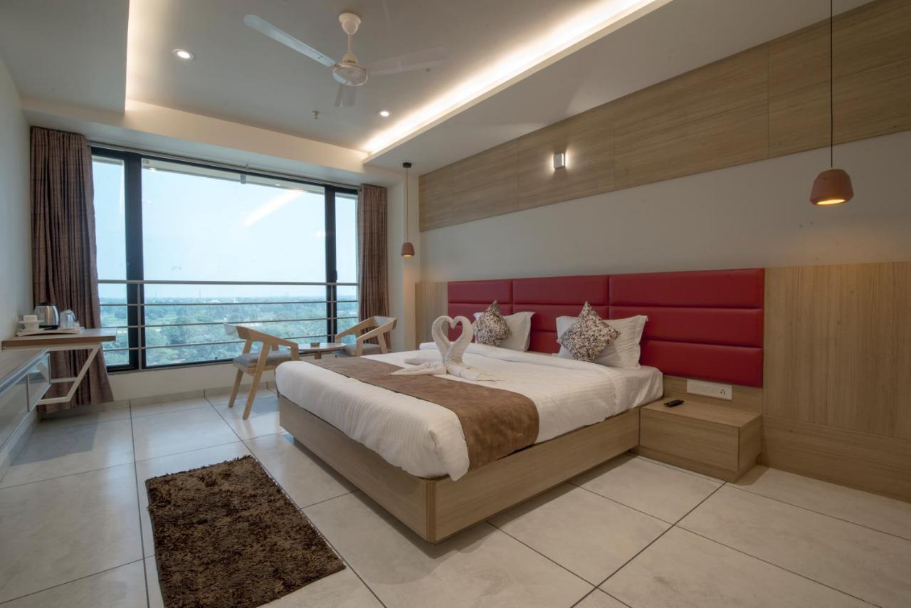 Hotel Silvera Grand Ahmedabad Exterior photo